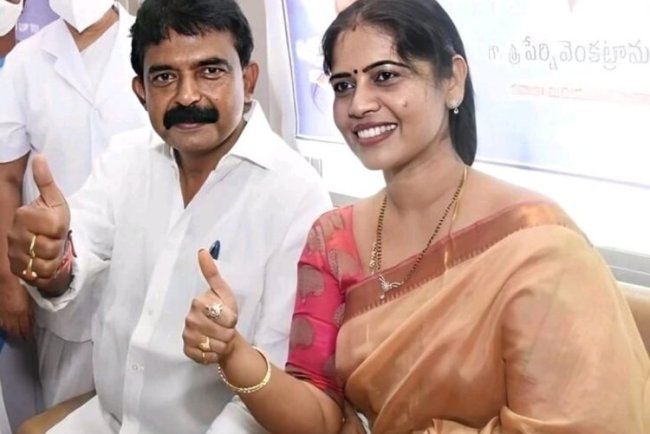 పేర్ని నాని సతీమణిపై పోలీసులు కేసు నమోదు
