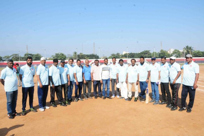 కంచర్ల అచ్యుతారావు గారి సహాయ సహకరాలతో ఘనంగా ప్రారంభమైన వైజాగ్ మీడియా క్రికెట్ టోర్నీ