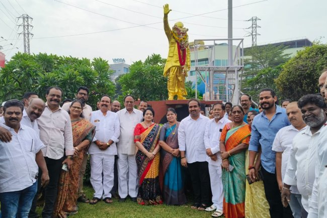 ద్రోణంరాజ్ సత్యనారాయణకు ఘన నివాళులర్పించిన నగర మేయర్
