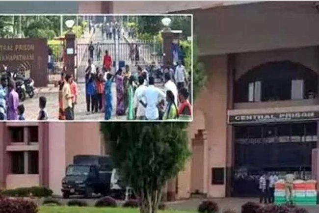 ఏపీలో విశాఖ సెంట్రల్ జైలు వివాదంలో 66 మందిపై బదిలీ వేటు పడింది