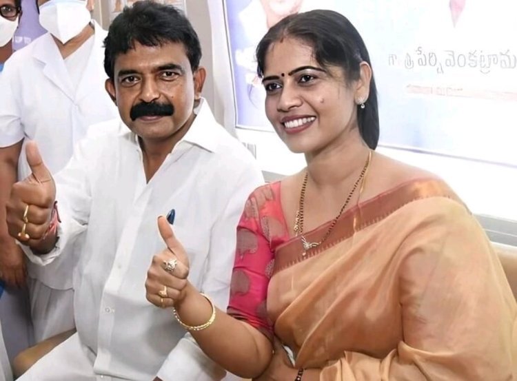 పేర్ని నాని సతీమణిపై పోలీసులు కేసు నమోదు