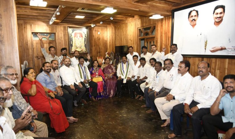 దక్షిణంలో ఘనంగా జగనన్న జన్మదిన వేడుకలు    పలు సేవా కార్యక్రమాలకు హాజరైన మాజీ ఎమ్మెల్యే వాసుపల్లి