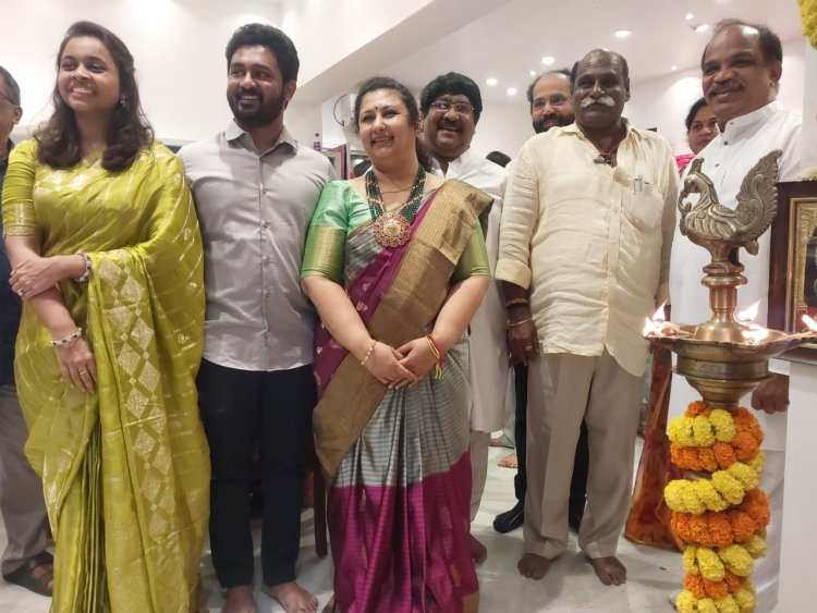 అలరించిన ‘బుట్ట బొమ్మ    మద్దిలపాలెం లో బొమ్మన వారి శారీ స్టోర్ ప్రారంభం