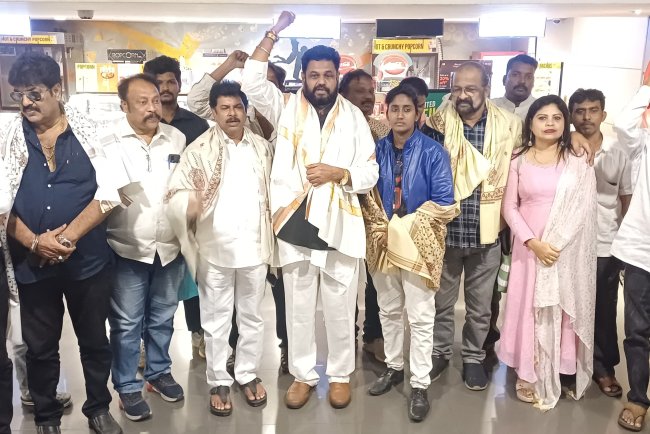 ప్రజా ఉద్యమాలు.. త్యాగాలే   ఉక్కు సత్యాగ్రహం చిత్రానికి ప్రేరణ  ప్రయివేటీకరణ ఆగకపోతే  ప్రజలతో కలిసి పాదయాత్ర  విశాఖ ఉక్కు ఆంధ్రుల హక్కు  నినాదంతో మారు మోగిన