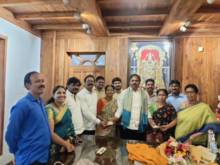 కిడ్నీ బాధితులకు వాసుపల్లి 10,000 ఆర్థిక సాయం     మాజీ ఎమ్మెల్యే వాసుపల్లి గణేష్ కుమార్