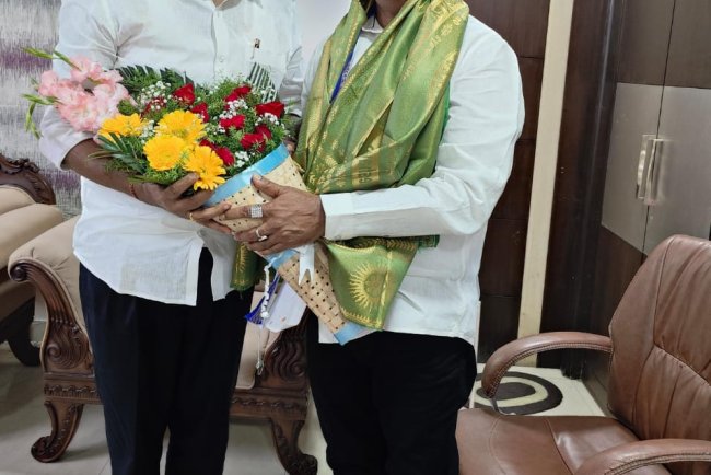 బొత్స తో వాసుపల్లి భేటీ