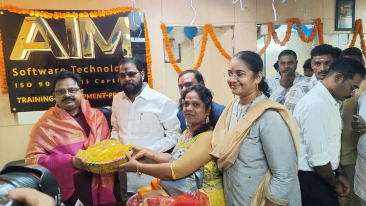 ఉన్నత విద్యతో యువతకు అపార ఉపాధి అవకాశాలు . స్వశక్తితో ముందుకు సాగితే అన్ని విజయాలే* *ఎయిమ్  సాఫ్ట్ వేర్  ప్రారంభించిన ఎమ్మెల్యే వంశీకృష్ణ శ్రీనివాస్, శివ శంకర్*