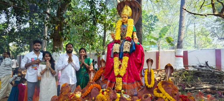వైభవంగా రామచంద్ర అమ్మవారి పండుగ మహోత్సవం . నూతన వస్త్రాలు సమర్పించిన గంట్ల దంపతుల