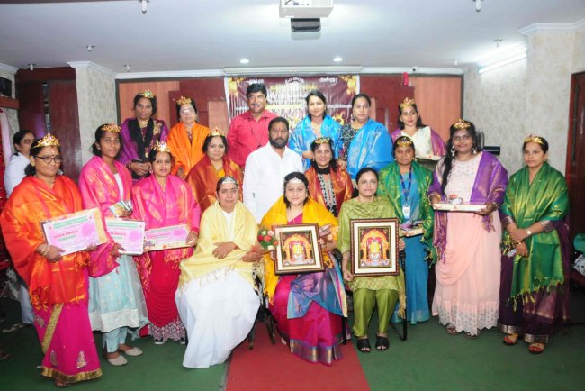 నవతరానికి  నాంది స్త్రీశక్తి  మానవత్వములోమేటి మహిళ