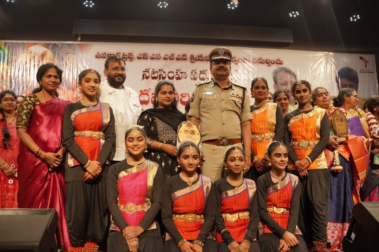 విశాఖలో ఉర్రూత లూగించిన నందమూరి బాలక్రిష్ణ నిర్విరామ సంగీత విభావరి -ఇంత పెద్ద భారీ సంగీత విభావరి తానెక్కడా చూడదలేదన్న సిపి శంఖబ్రతబాగ్జీ