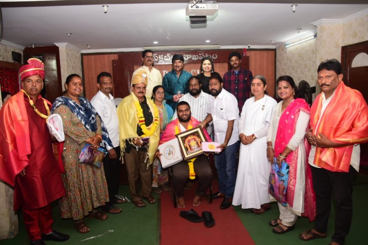 భవిత బాటకు భావం చెప్పేవి కలలే ప్రభుత్వ పరము గా    ప్రోత్సాహము                   జిల్లా కళాకారులకు సత్కారం