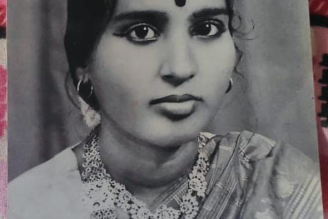 తల్లి జ్ఞాపకార్థం కిరణ్ కుమార్ సేవలు