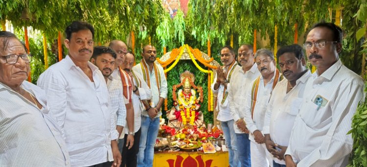 అంగరంగ వైభవంగా . *సత్తమ్మ తల్లి....మరిడిమాంబ పండుగ మహోత్సవం*  *పసుపు కుంకుమలు సమర్పించుకున్న భక్తులు* .
