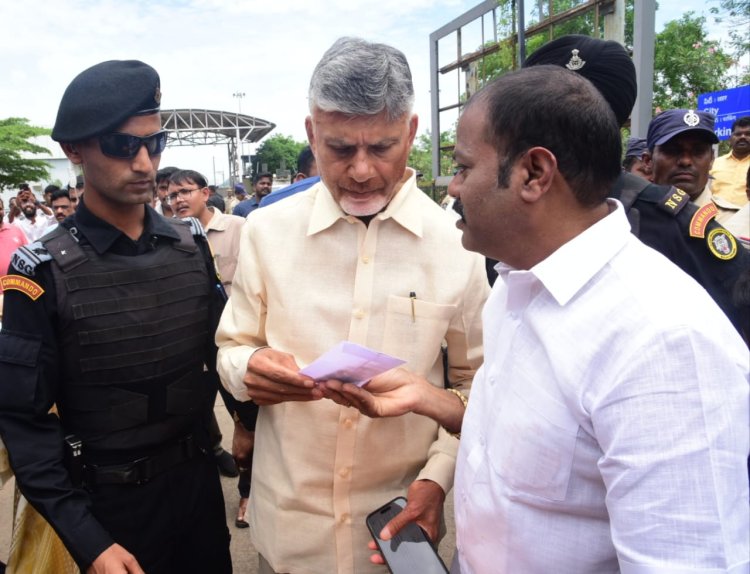జర్నలిస్టుల పెండింగ్ సమస్యలపై 11 అంశాలు తో వినతి పత్రం