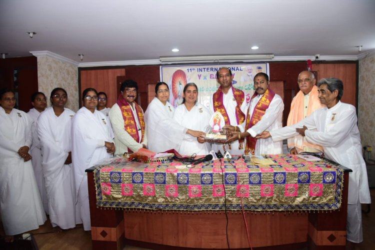 పంచ తత్వాలు సహాయం తో యోగాంధ్ర విజయవంతము  బ్రహ్మ కుమారీస్ ఆధ్వర్యంలో  ప్రత్యేక *శివ ప్రార్ధనలు  *ప్రధాని మోదీ వల్లే ప్రపంచ దేశాలలో యోగా కు  గుర్తింపు