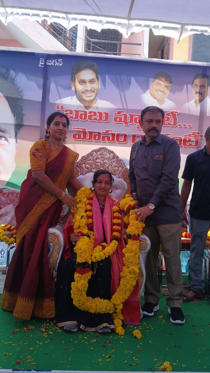ఆంధ్ర వాయిస్ రిపోర్టర్ శ్రీలతకు ఘన సత్కారం పత్రికా సేవలకు గుర్తింపుగా శాలువా సత్కారం, జ్ఞాపిక అందజేత