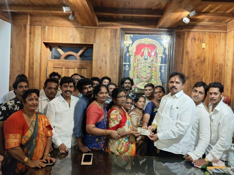 అన్నదానానికి వాసుపల్లి రూ.5000 విరాళం
